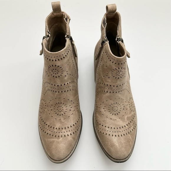 VERY G | Lisette Women’s Mid Ankle Booties | Nude | Size 10 - Picture 6 of 14